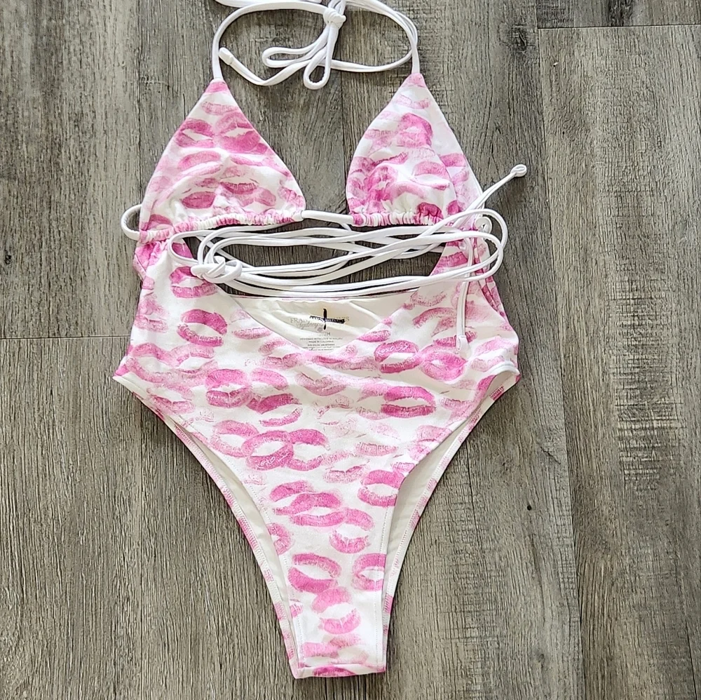 New!Frankies Bikini x Sydeney Sweeney Gemma Kiss Print One‎ Piece Swimsuit